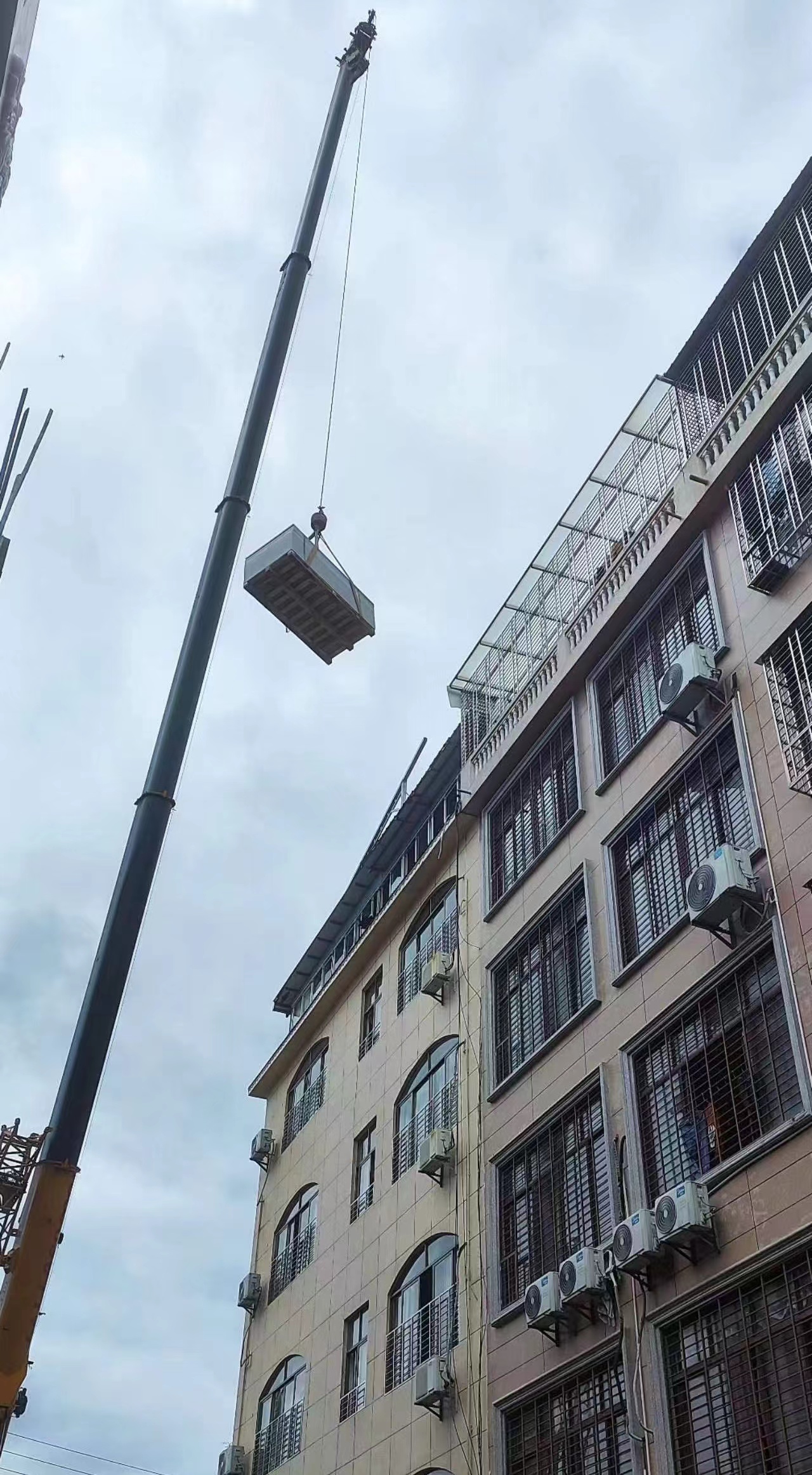 丹江口市大件设备吊装租吊机