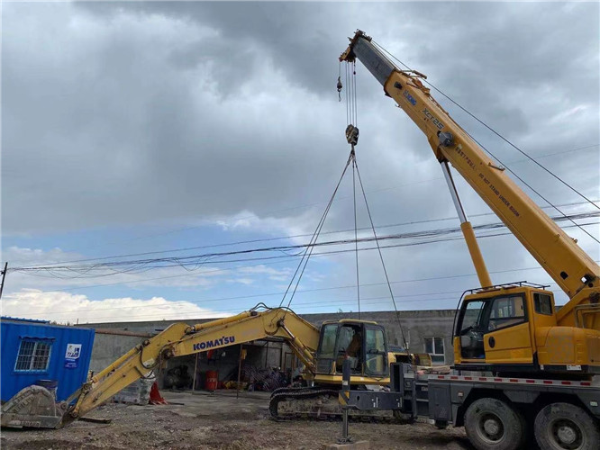 丹江口市25吨吊车的工作半径是多少？