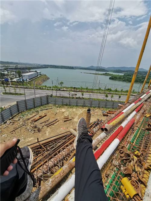 丹江口市作业中发生设备损坏或人员意外，责任怎么划分？